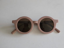 Load image into Gallery viewer, Retro Sunnies
